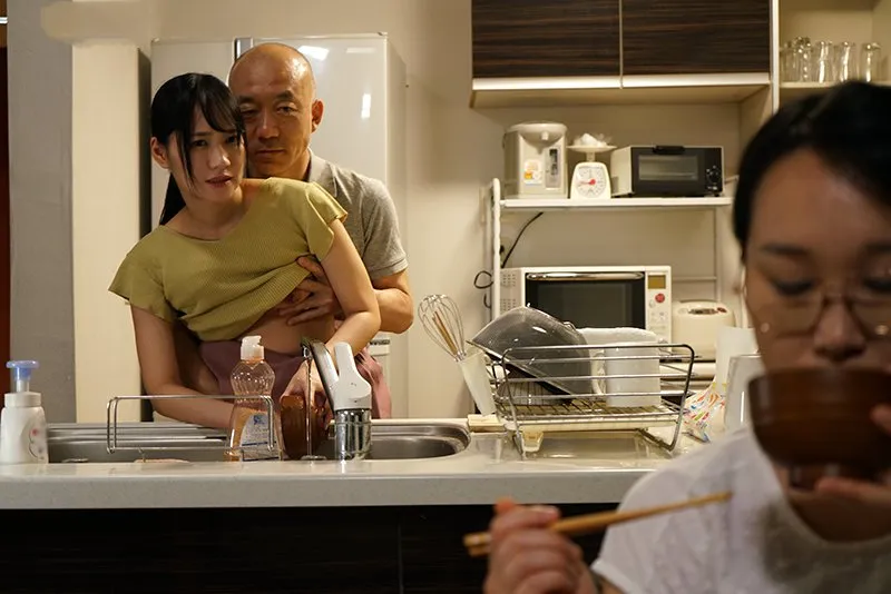 Gã chồng phang nhóc con riêng của vợ yêu khi biết người vợ không thể sinh con cho mình