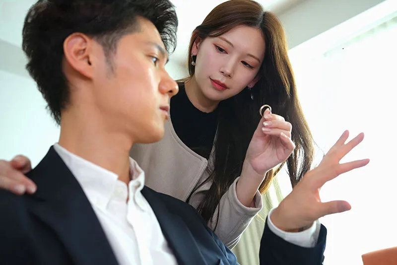 Cô vợ đi đi chơi, người chồng ở nhà bị nhỏ em vợ yêu gạ quan hệ không trượt phát nào