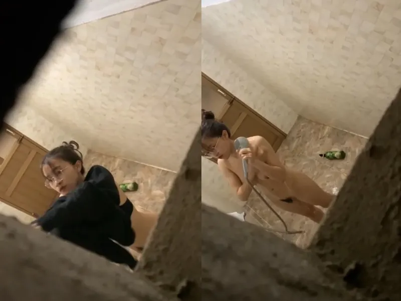 Quay lén bồ vú to tắm, khe âm đạo chảy nước ròng ròng