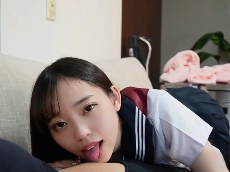 Nữ sinh ngây thơ bị tên ba cóc chọc chim giả vào lồn